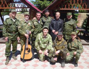Крымский бард Владимир Грачёв выступил перед защитниками и жителями Луганщины