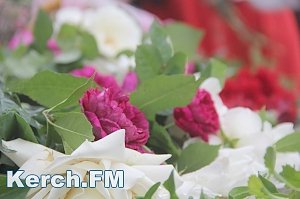 Керчане возложили цветы к памятнику «Героям Аджимушкая»