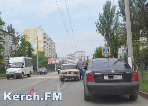 В Керчи перед пешеходным переходом ДТП с участием «Hyundai» и «ВАЗ»