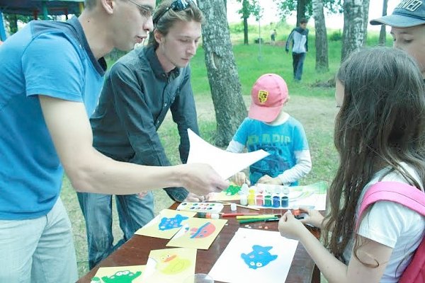 Удмуртия. Космомольцы в Воткинске организовали детский праздник