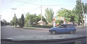 В Керчи водитель ВАЗа чуть не спровоцировал аварию