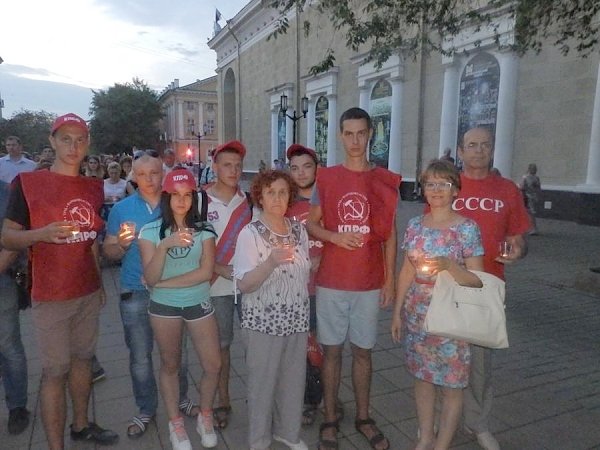 Оренбургская область. Коммунисты и комсомольцы приняли участие в траурных мероприятиях 22 июня