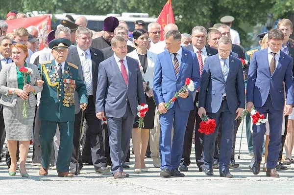 Коммунисты Новосибирска приняли участие в Международном форуме мира