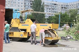 В Керчи заасфальтировали дорогу во дворе по Ворошилова