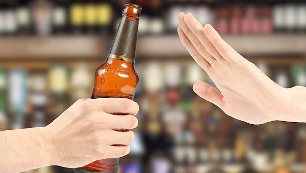 Депутаты от КПРФ внесли в Госдуму проект закона о запрете продавать алкоголь в помещениях жилых домов