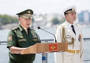 Министр обороны России вручил орден Нахимова гвардейскому ракетному крейсеру «Москва»