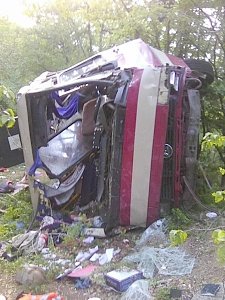 В Крыму рейсовый автобус упал с обрыва