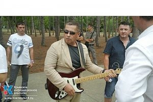 Расторгуев спел лучшие хиты Лаврову и бывшим наркоманам в Крыму
