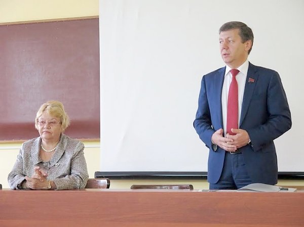 Д.Г. Новиков в ходе поездки в Амурскую область провел встречи во ВНИИ сои и региональном научном центре РАН