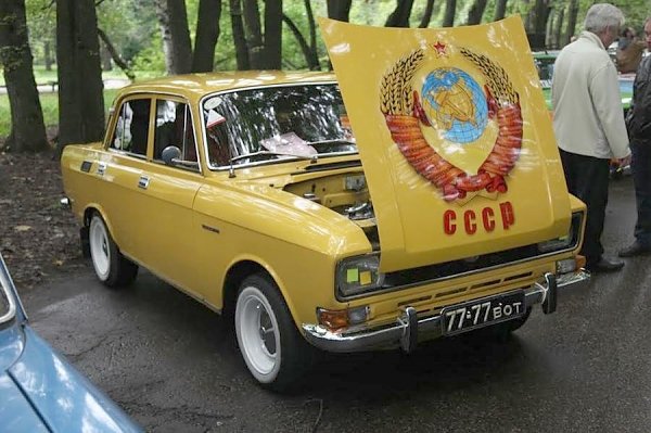 При поддержке КПРФ прошёл первый фестиваль советских автомобилей «Москва и «Москвичи»