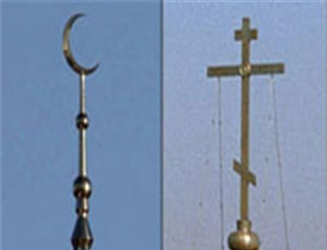 На въезде в Симферополь установили поклонные кресты – несмотря на протесты мусульман