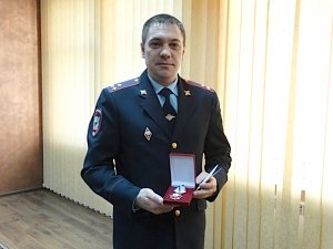 Сотрудники столичной полиции поздравили с 62-летием полковника милиции в отставке Александра Бочкарева