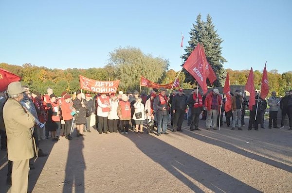 Нет прощенья палачам народа! На Марсовом поле в Санкт-Петербурге прошёл траурный митинг