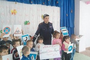 Сотрудники ГИБДД в рамках «Недели безопасности дорожного движения» посетили образовательные учреждения Белогорского района