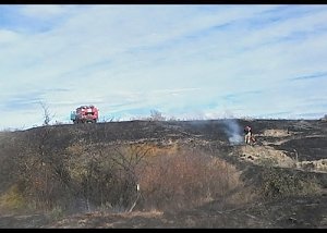 В течение суток пожарные Крыма несколько раз тушили возгорания травы