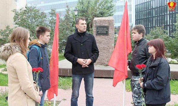 Комсомольцы Самары отметили 98-ю годовщину освобождения города от белочехов и белогвардейцев