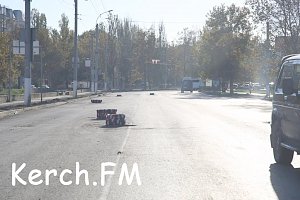 В Керчи люки на улице Маршала Еременко сровняли с новым асфальтом