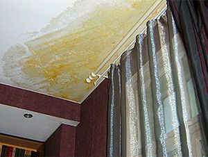 Пока чиновники Севастополя разбирались с подрядчиками, квартиры стоящих без кровли домов затопило