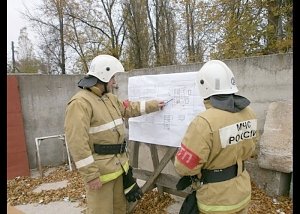 В Нижнегорском пожарные «ликвидировали» ЧС и «спасали» людей