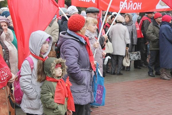 7 ноября в Волгограде прошли праздничные мероприятия, посвященные 99-летию Великой Октябрьской социалистической революции