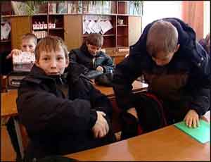 Крымским детям приходится мерзнуть в холодных классах