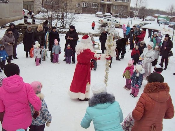 Рязанские коммунисты провели детскую новогоднюю ёлку в микрорайоне Южный