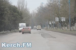В Керчи дорогу в Аршинцево подготавливают к ямочному ремонту