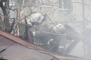 Пожарные спасли четверых на пожаре в Симферополе