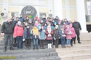 Ребятам из керченского специализированного интерната продлили новогодние поздравления