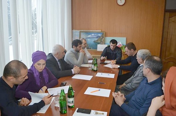 Республика Дагестан. В рескоме КПРФ состоялся круглый стол - дискуссия о ленинских тезисах и современных реалиях