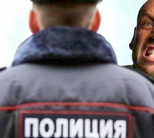 На Керченской переправе пьяный мужчина укусил полицейского