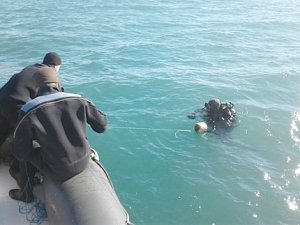 Севастопольские водолазы-пиротехники МЧС участвуют в обезвреживании взрывоопасных предметов, найденных в акватории Чёрного моря в районе города Сочи