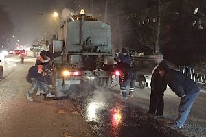 В Симферополе в ночное время ремонтируют дороги