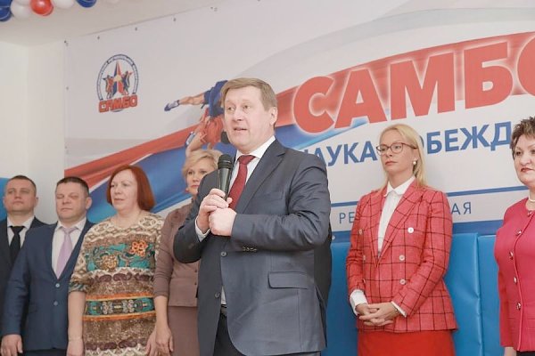 Мэр-коммунист Анатолий Локоть принял участие в открытии первого зала самбо в Новосибирске