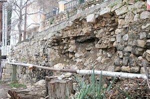 Правительство Севастополя выделило более 3 млн рублей на срочный ремонт подпорной стены в Балаклаве