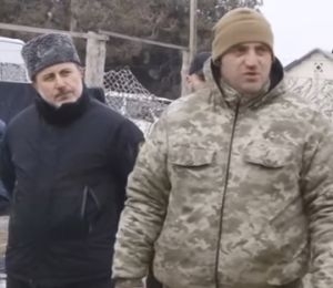Украинских военных заставили извинится перед татарскими боевиками