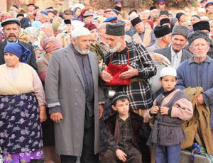 Крымским татарам задали вопросы о Путине