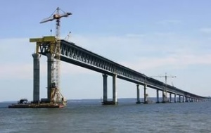Строители Керченского моста обогащают Крым