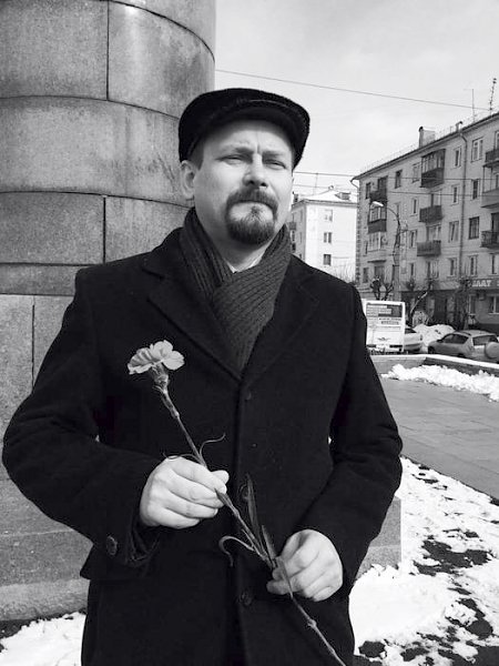 Кировские коммунисты возложили цветы к памятнику Сергею Кирову в День его рождения