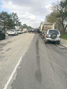 Один дорожный рабочий погиб и ещё двое пострадали в ДТП на трассе Симферополь – Севастополь