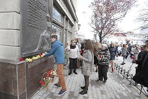 Актёры почтили память героев подпольной группы «Сокол»