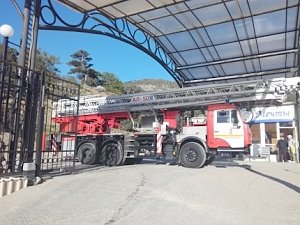 Сотрудники пожарно-спасательных подразделений севастопольского гарнизона готовятся к летнему курортному сезону