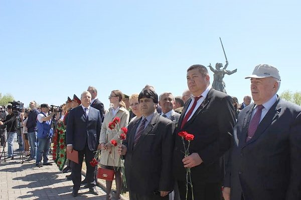 Волгоградские коммунисты приняли участие в открытии мемориала воинам Осетии-Алании