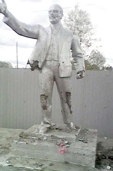 В Приамурье из-за политической ненависти разбит памятник Ленину
