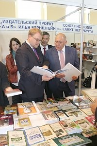 Путешествуй с книгой: В Крыму жители и туристы смогут приобрести в специализированных магазинах последние новинки литературы