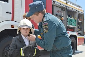 На набережной Ялты демонстрировали пожарную технику