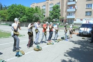 Уроки по гражданской обороне для крымских школьников