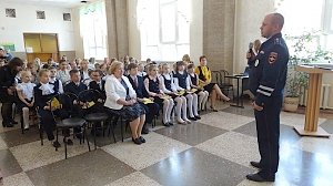 Сотрудники Госавтоинспекции Севастополя принимают участие в родительских собраниях
