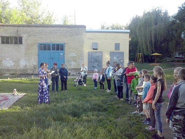 В день защиты детей коммунисты города Орла провели праздничную акцию на дворовой площадке