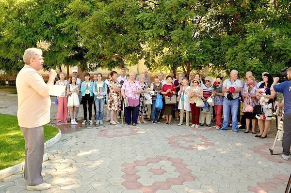 Астраханские коммунисты приняли участие в празднования дня русского языка